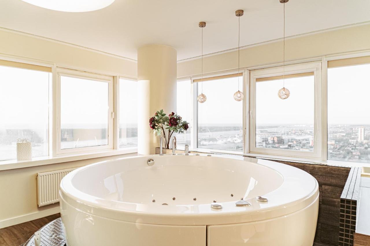 Sky Flat Jacuzzi 27 Floor Apartman Klaipėda Kültér fotó