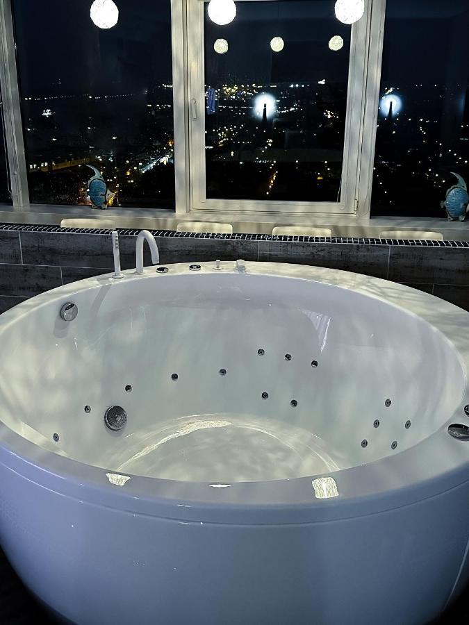 Sky Flat Jacuzzi 27 Floor Apartman Klaipėda Kültér fotó