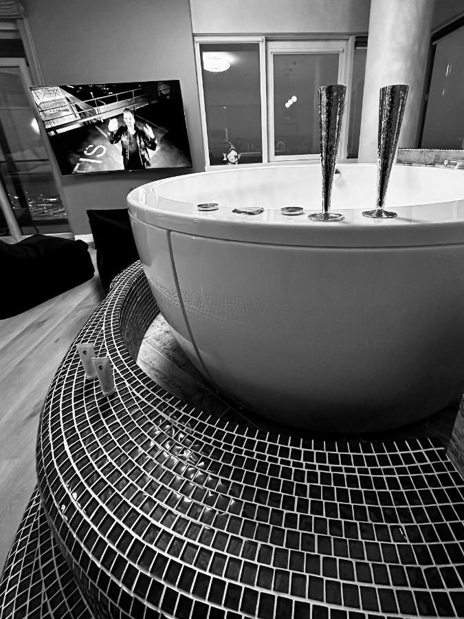 Sky Flat Jacuzzi 27 Floor Apartman Klaipėda Kültér fotó